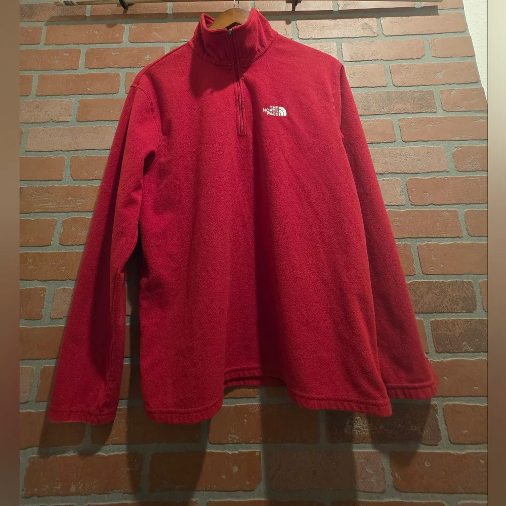 The North Face Mens  Red Fleece Pullover Medium.    ‎        Sku 98